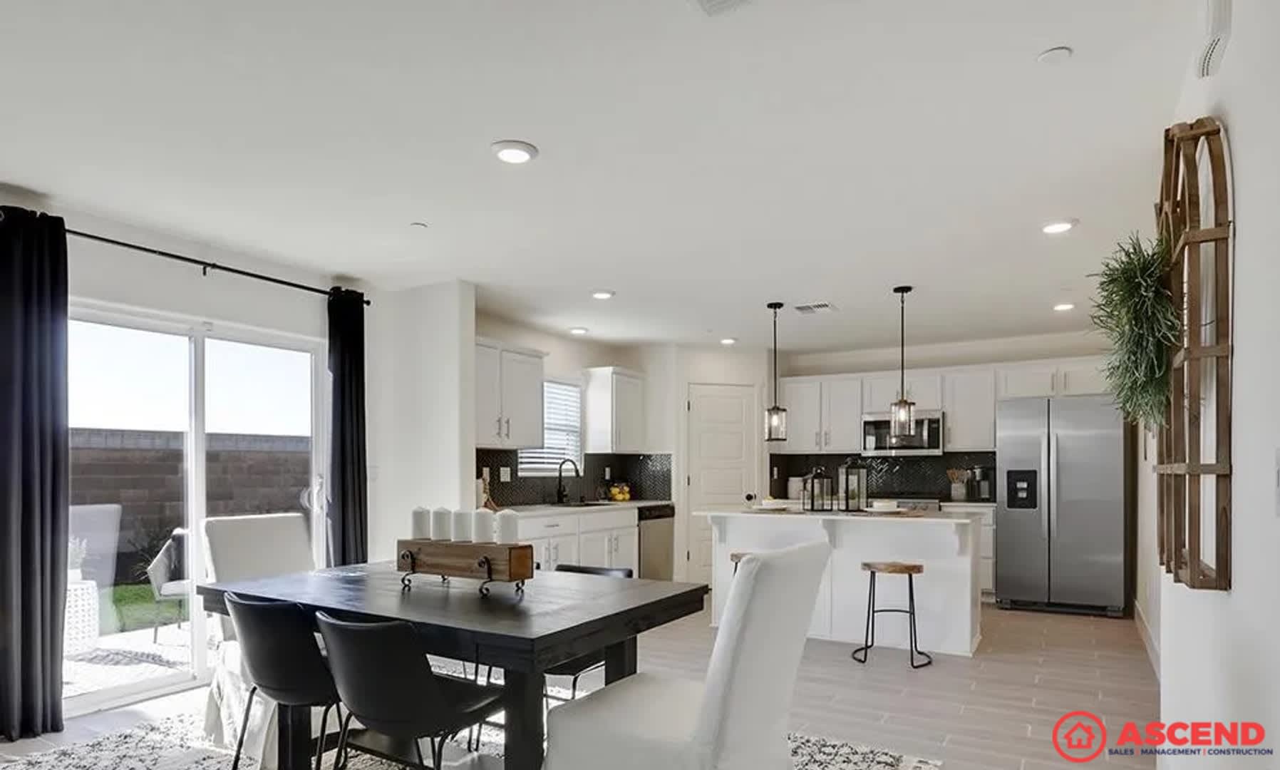 Spacious 5BR/3.5BA Home in 93311 – Solar Powered, Utilities Included! – photo 3