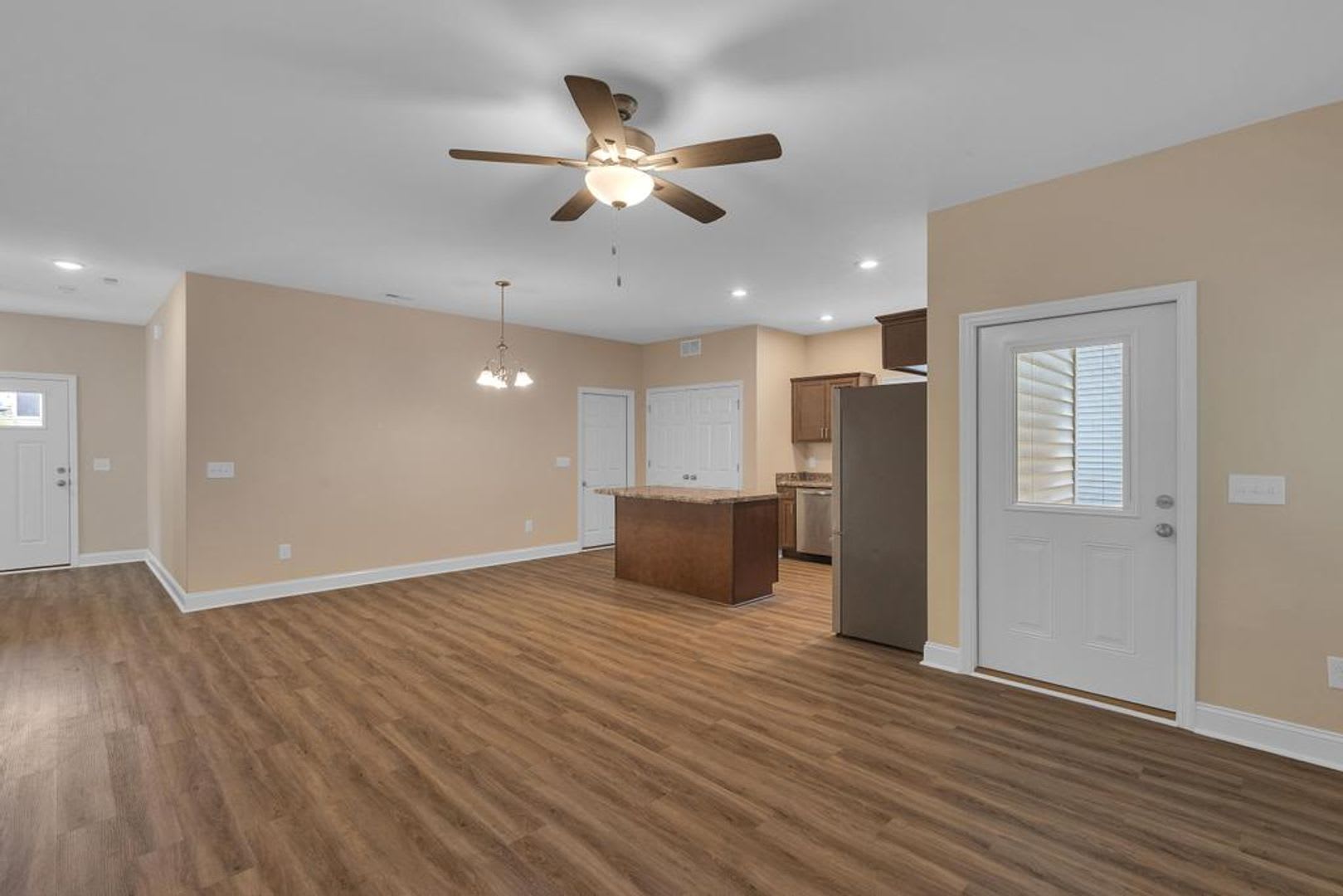 Beautiful Newly Built Home – photo 4