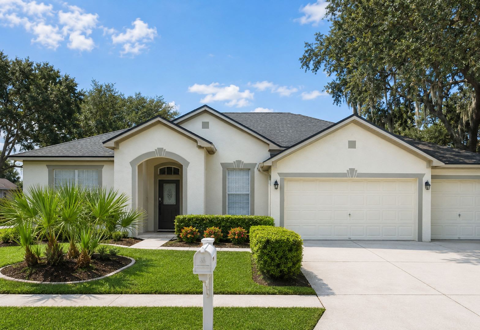 4/3/3 home in Panther Trace – photo 1