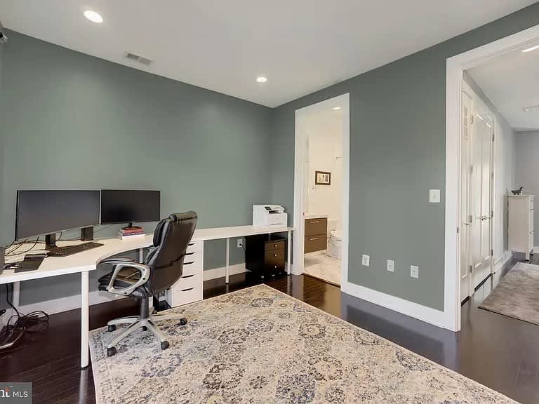 1030 Perry Street Northeast – photo 3