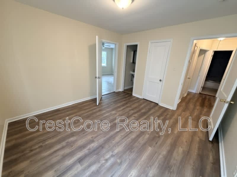 1723 Russwood Rd – photo 5