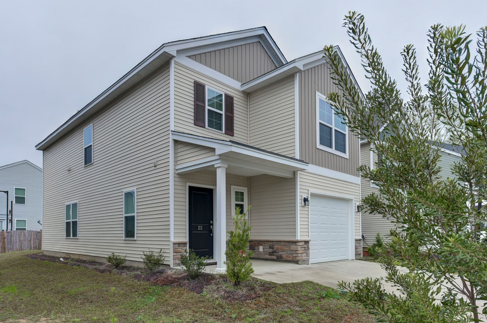 Modern Comfort In A Quiet Cul De Sac 3 Bed 2 5 Bath Home In Eastfair Subdivision Just 10 Minutes To Fort Jackson – photo 2
