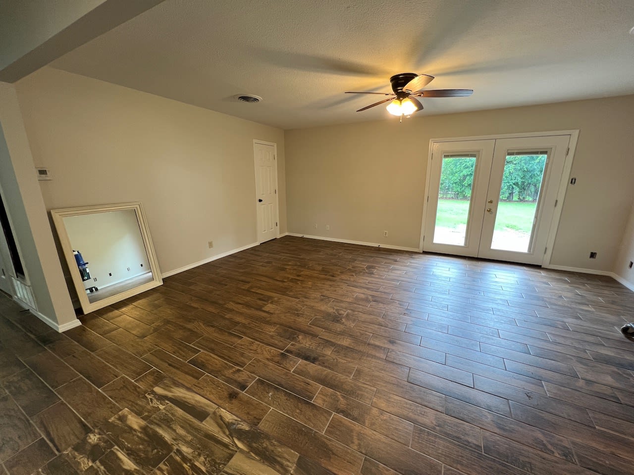 309 Stadium Dr – photo 4