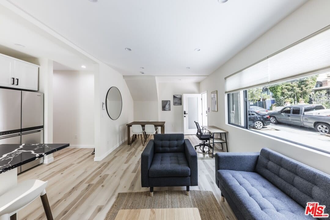 9024 Phyllis Ave – photo 4