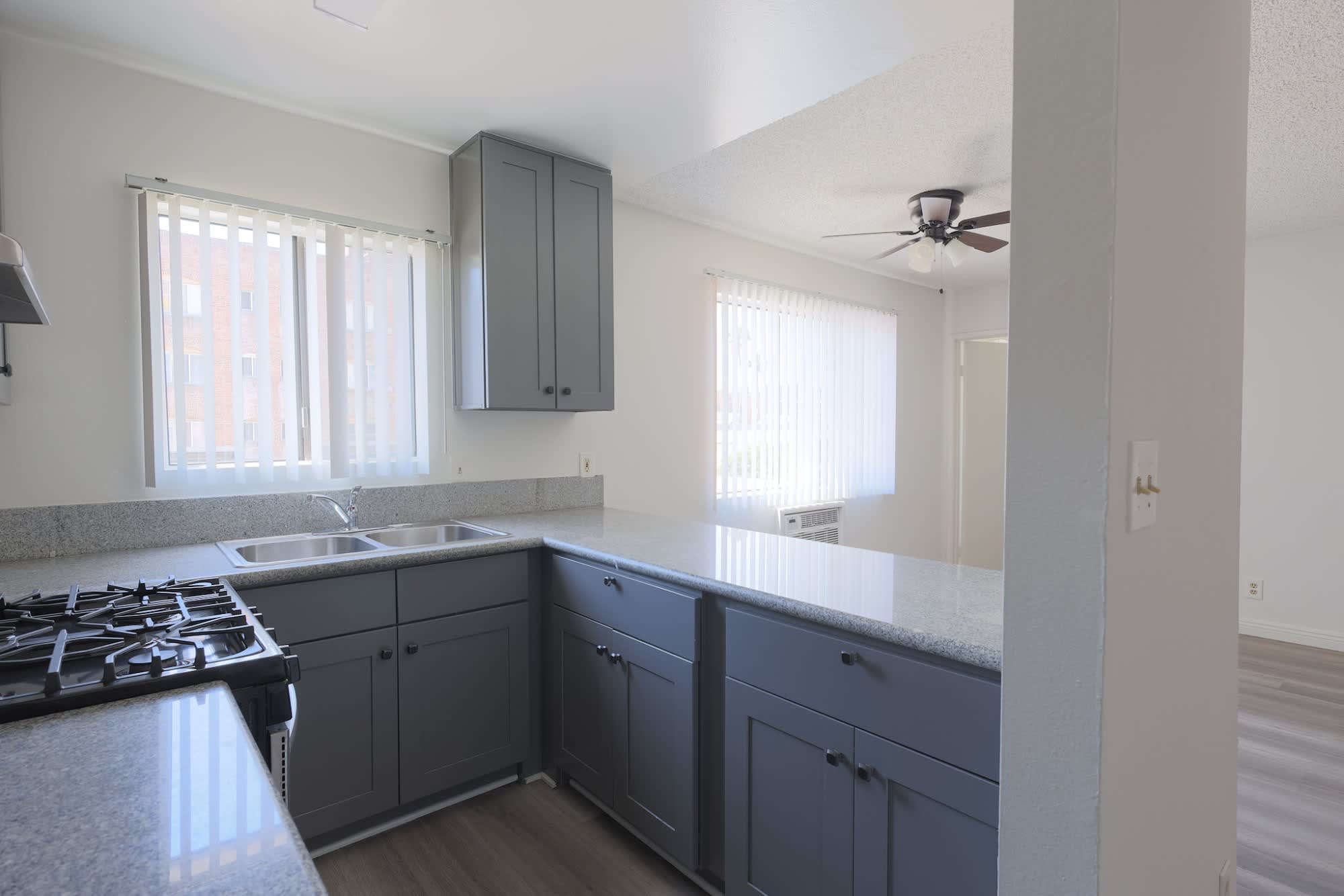 724 S New Hampshire Ave – photo 3