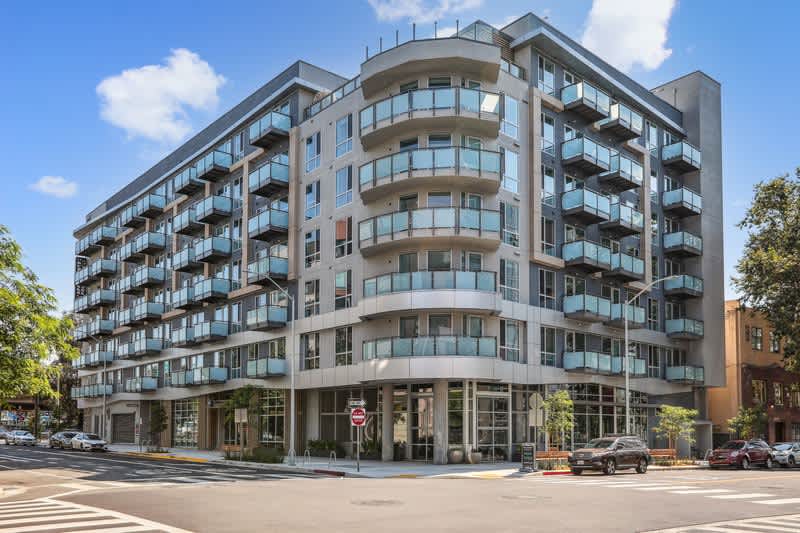 Link Apartments Four12 – photo 1