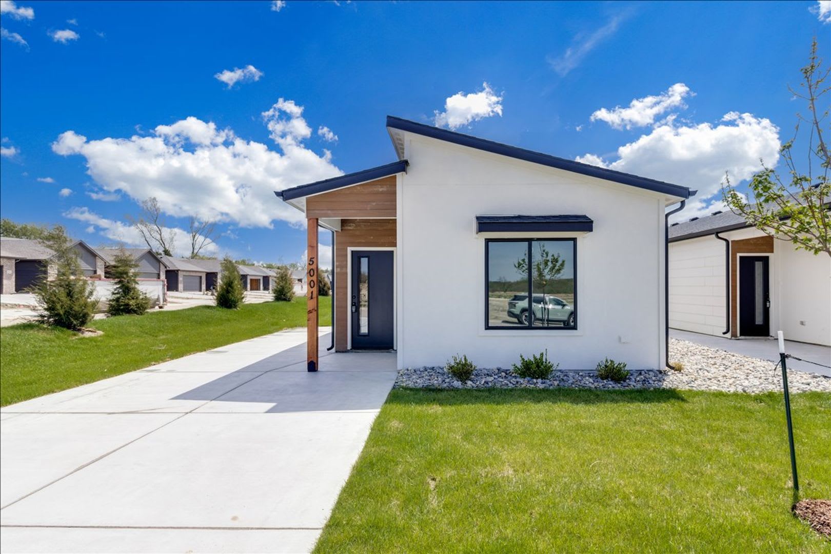 Beautiful Three Bedroom, Two Bathroom – photo 2