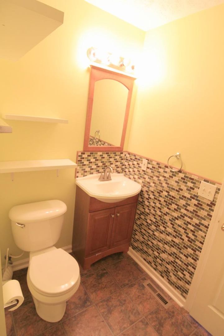 Coming Soon 4 Bedroom 2 Bath Over 1500 Sq Feet Large Yard 1795 Per Month Www Gluthwrightproperties Com – photo 2