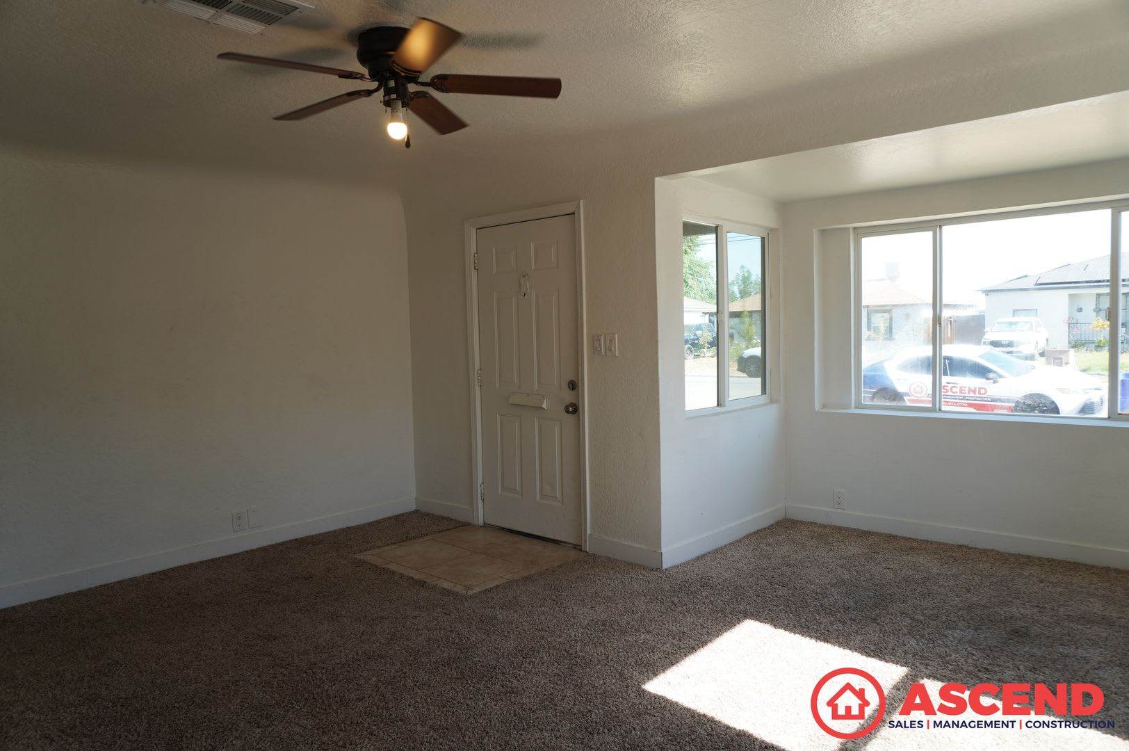 Move In Special Deposit Moves You In Spacious 3Bd 1 5Ba Home In Bakersfield S 93308 Garage Water Included Small Pets Welcome – photo 2