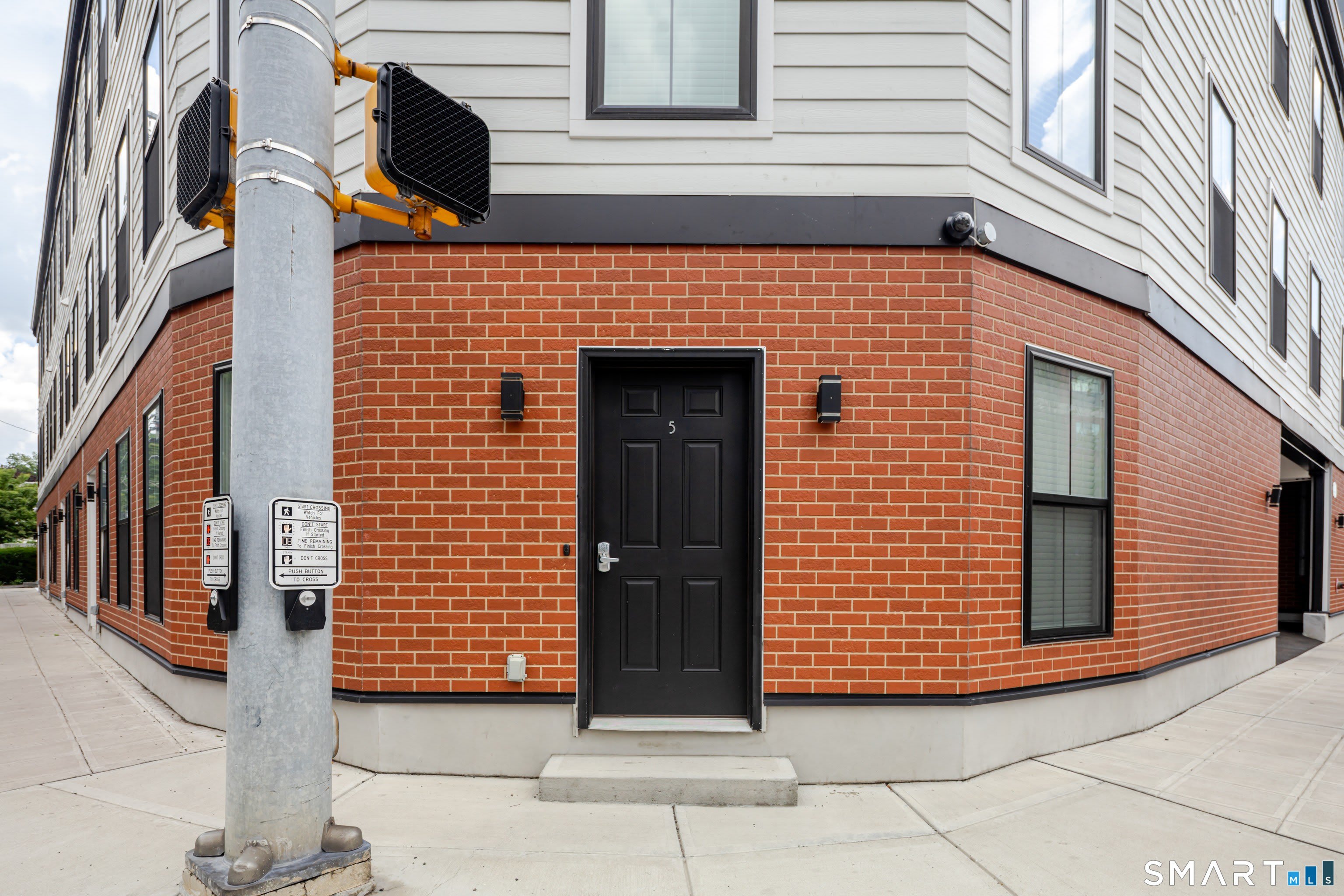 1385 Washington Boulevard – photo 2