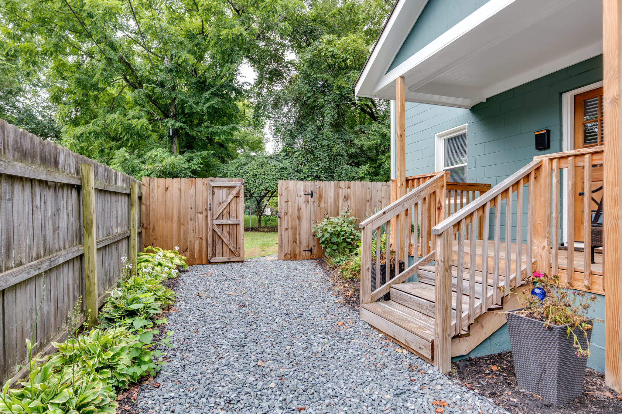 1032 Charles Avenue – photo 2