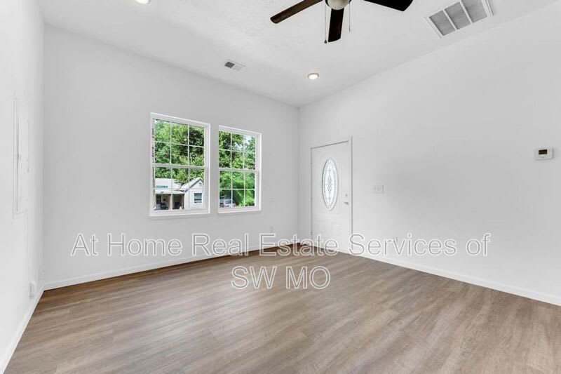 522 S Broadway Ave – photo 4