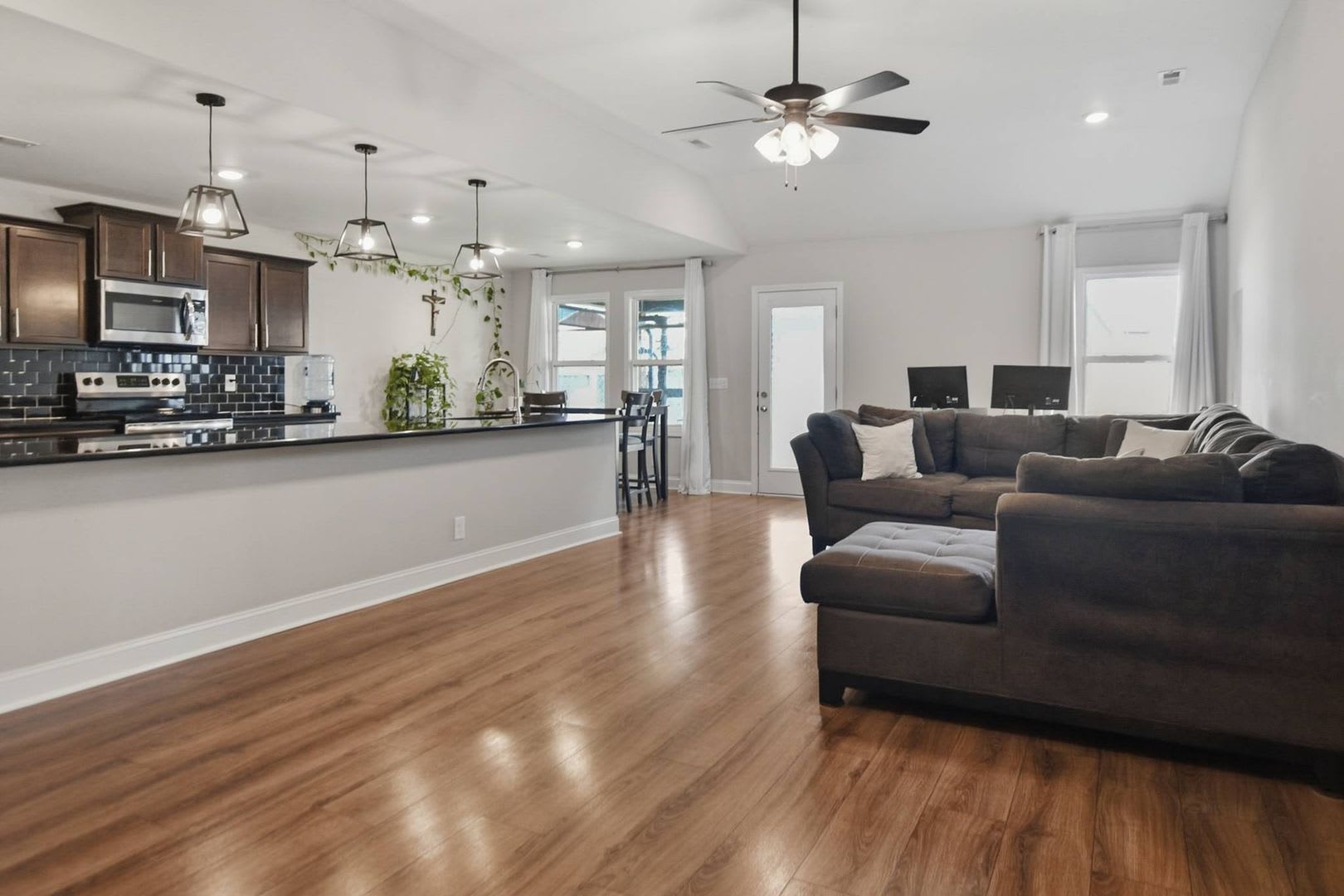 Pet Friendly Three Bedroom! – photo 2