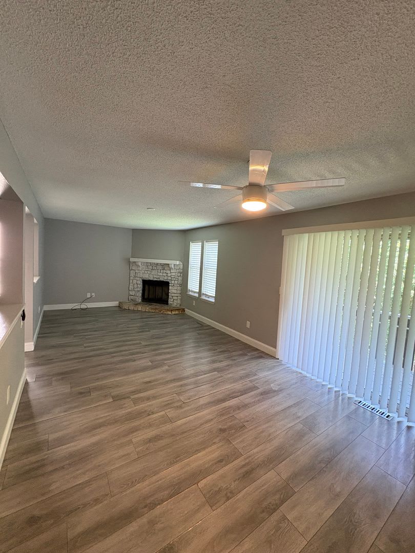 Rent Special Free Tv Spacious 3 Bed 3 Bath Home With 1 Car Garage In Desirable Kansas City Northland Location – photo 3
