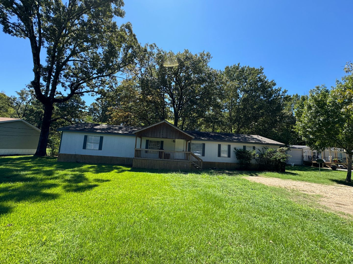 NICE 4/2 MOBILE HOME ON FLOURNOY LUCAS – photo 3
