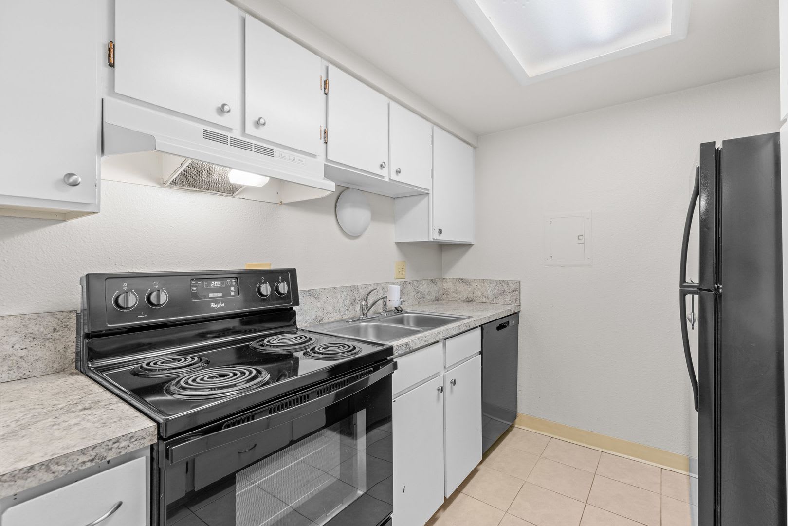 LOVELY spacious 2 bed/2 bath Westminster condo – photo 4