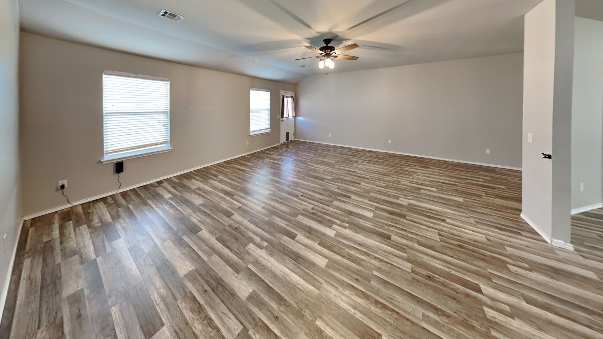 Beautiful 3 Bedroom 2 Bath Home With Storm Shelter In Mustang Schools – photo 5