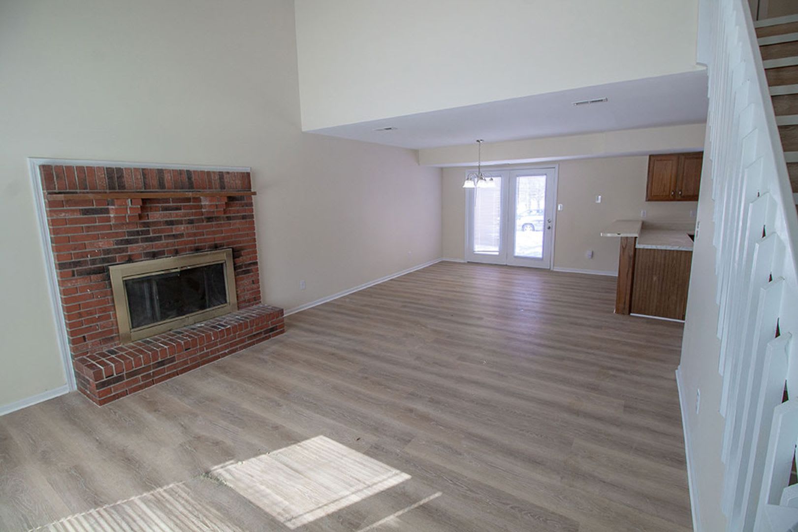 Spacious 3 bedroom duplex with 2.5 baths. – photo 3