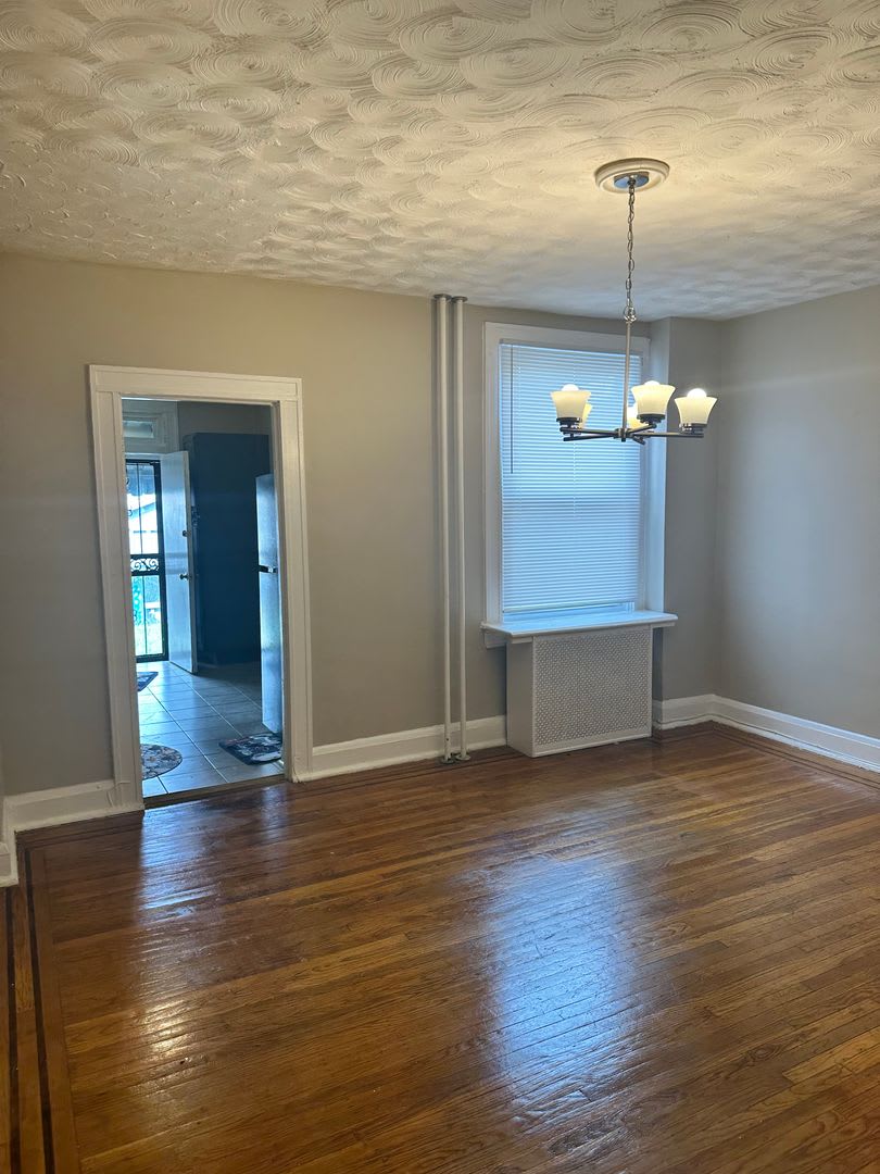 Spacious Rooms! Finished Basement! W/D! Available Now! – photo 3