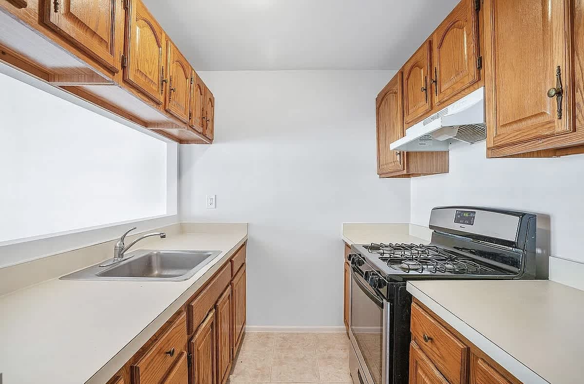 2554 12th St Apt 4C – photo 5