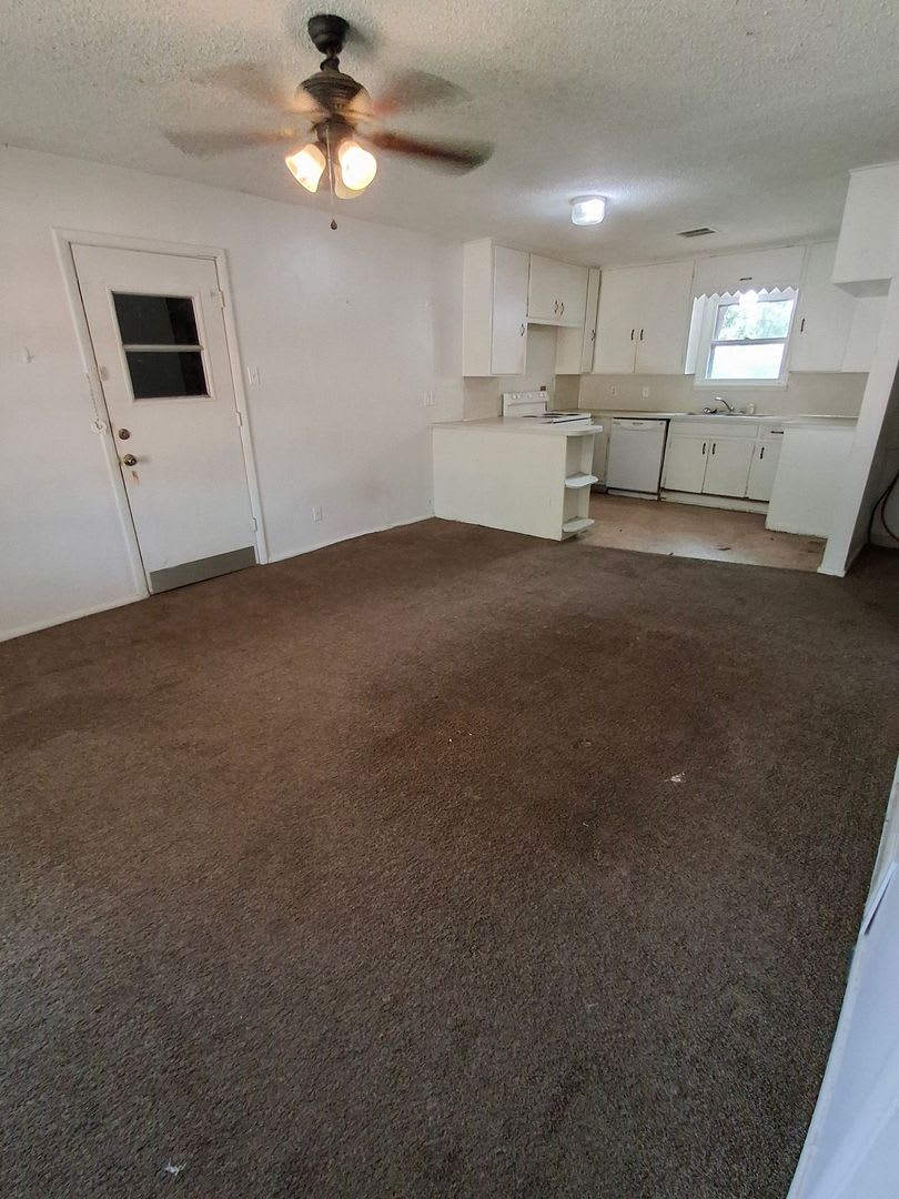 3 bedroom, 2 bath – photo 3