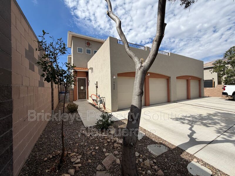 7420 Tangerine Court NE – photo 2