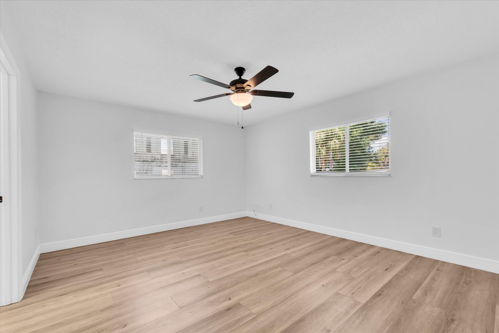 3 Bedroom in Palmetto Available Now! – photo 4