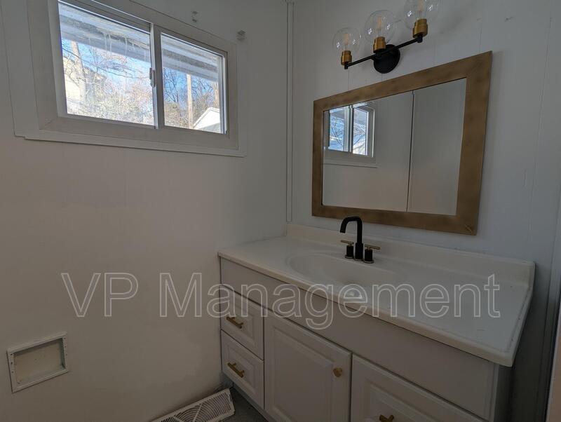 1536 Spring St – photo 4