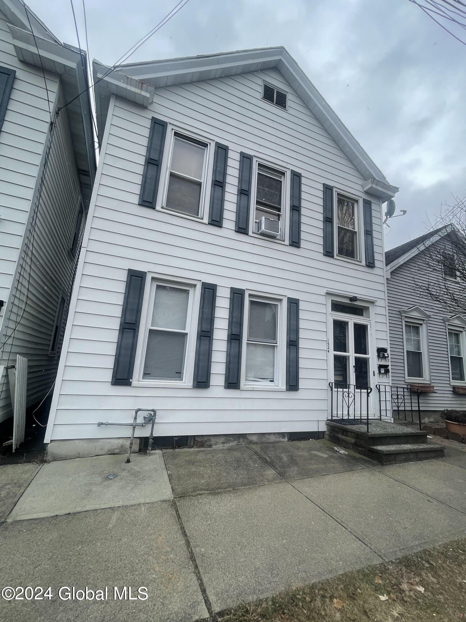 1524 5th Avenue – photo 1