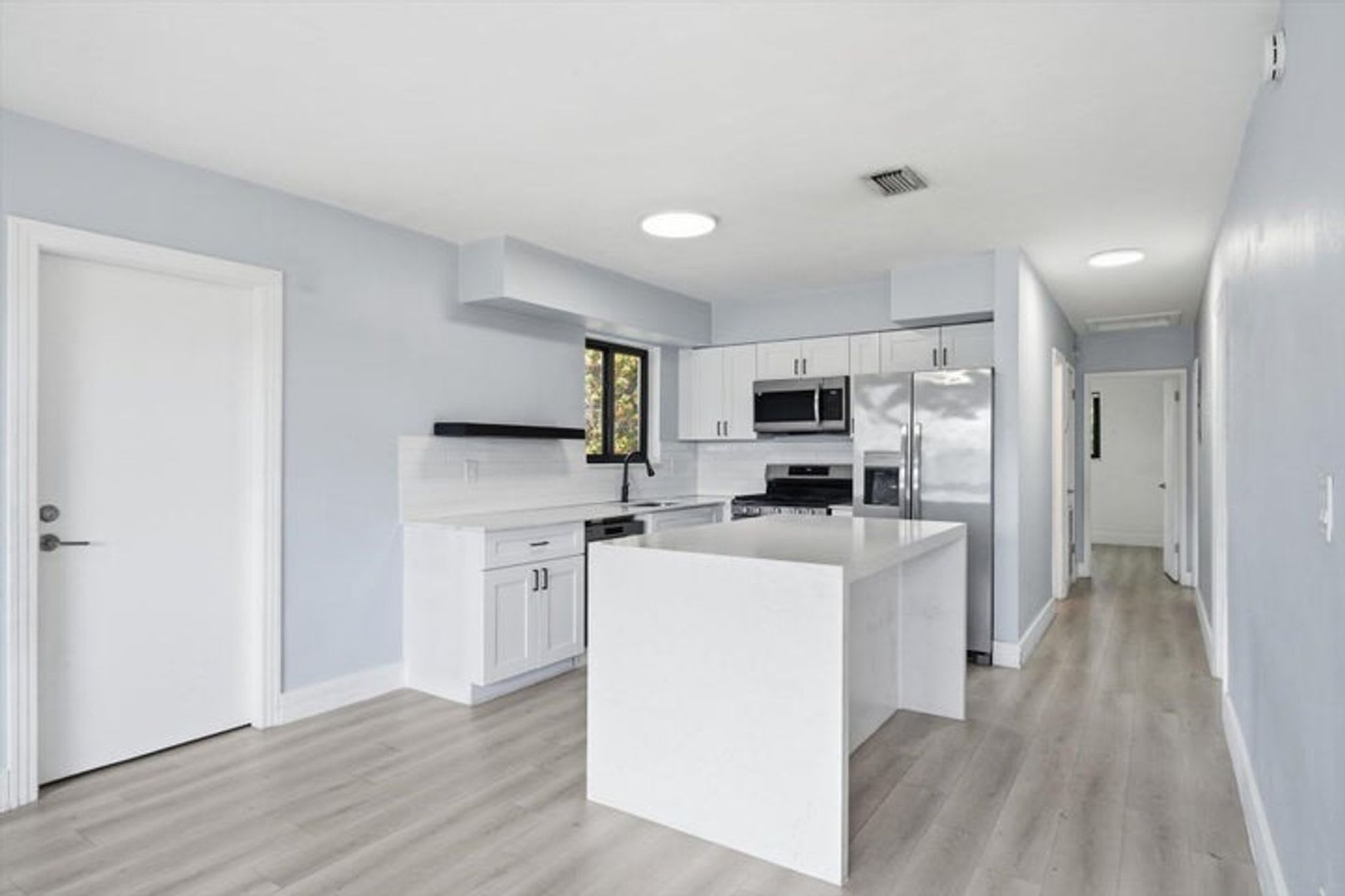 21341 NE 25th Court, Miami, FL 33180 – photo 2