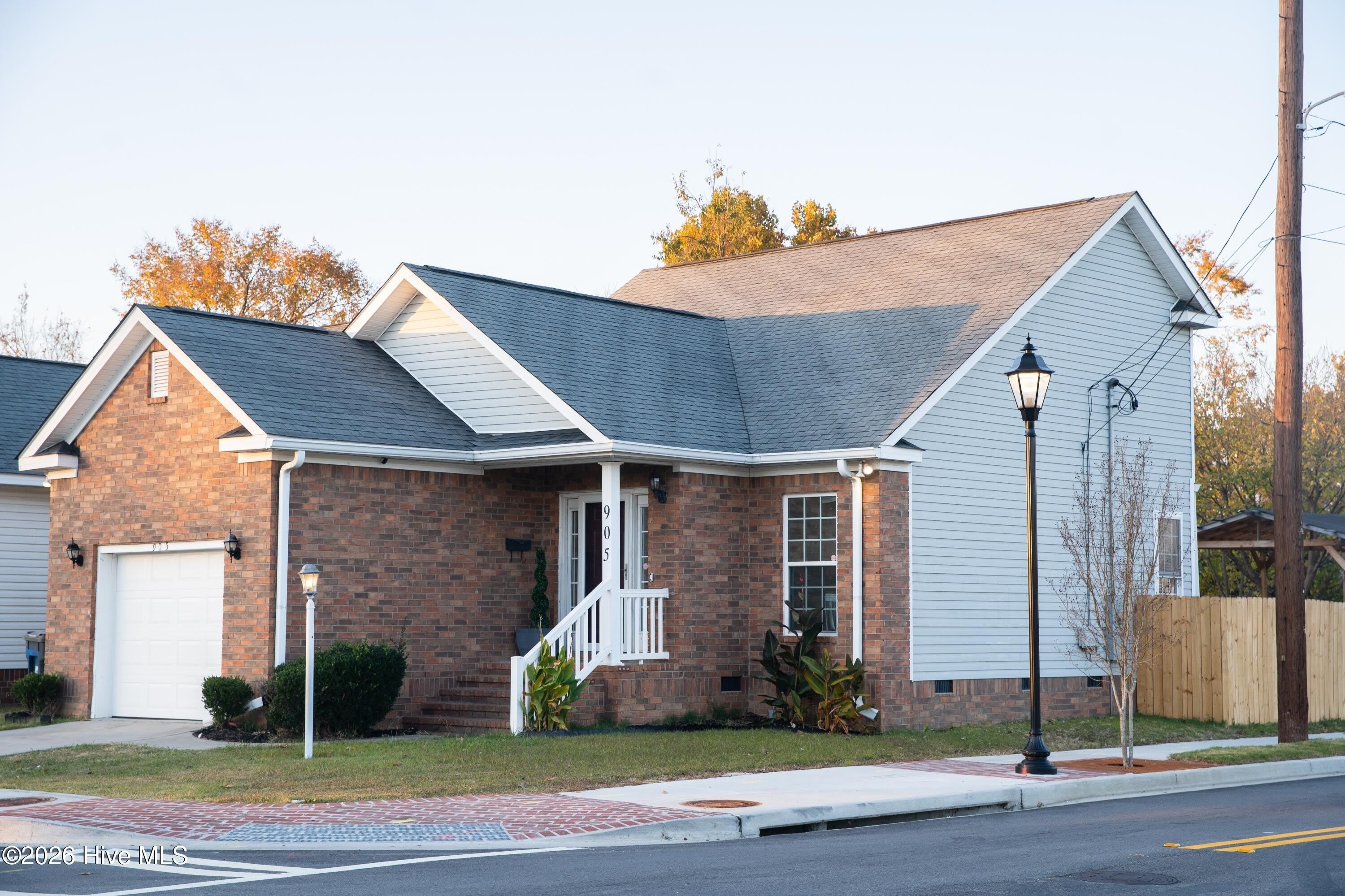 905 Hopkins Street – photo 1
