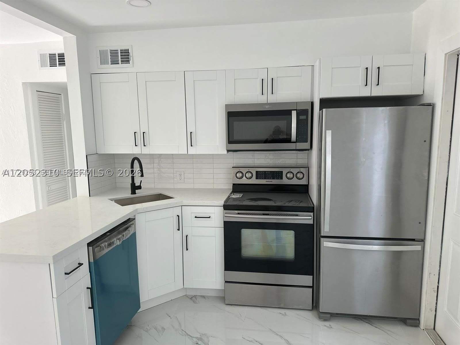 1933 Washington St – photo 2
