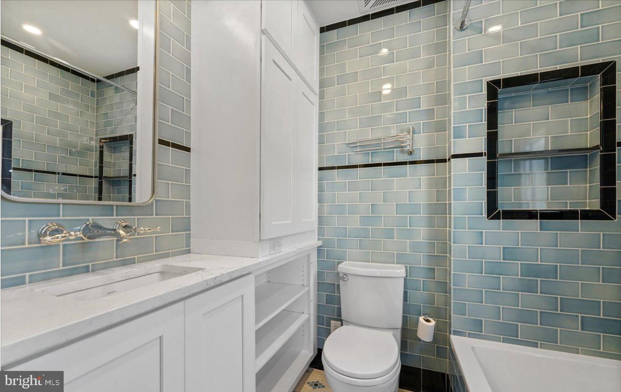 2308 MADISON Square – photo 5