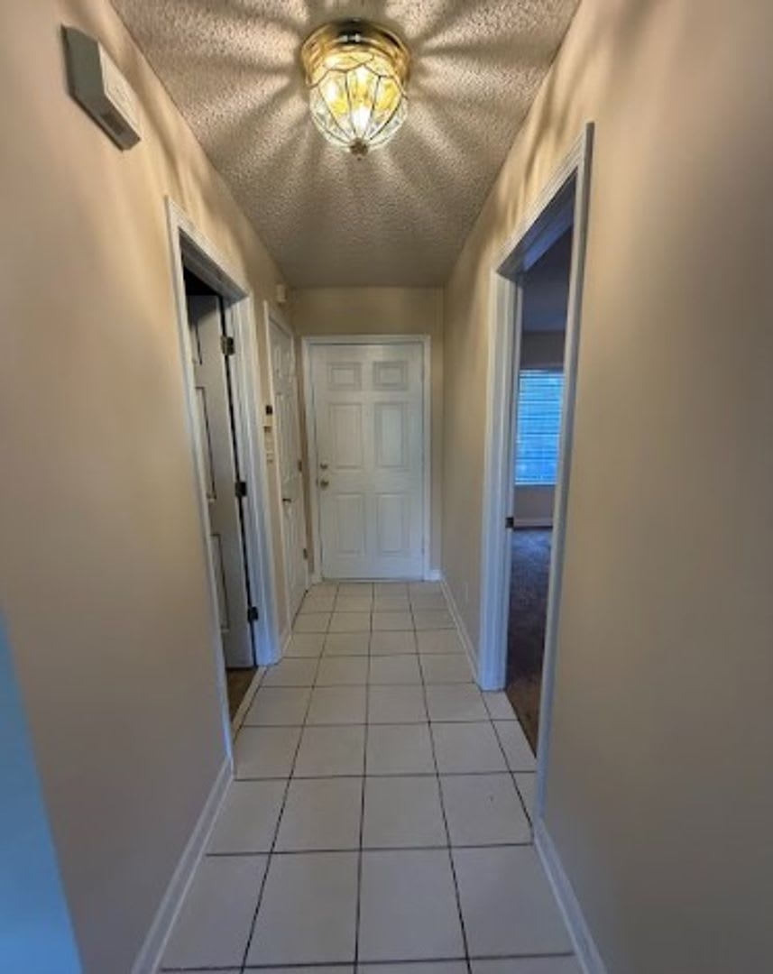 3 Br 2Ba Newly Renovated Single Family Home Fenced Backyard Community Pool – photo 2