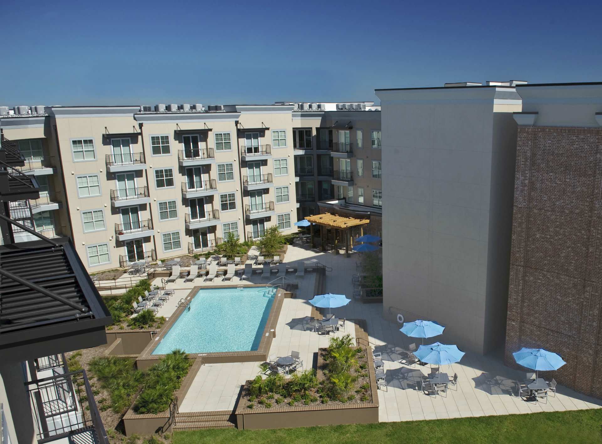 The Crescent Club – photo 3