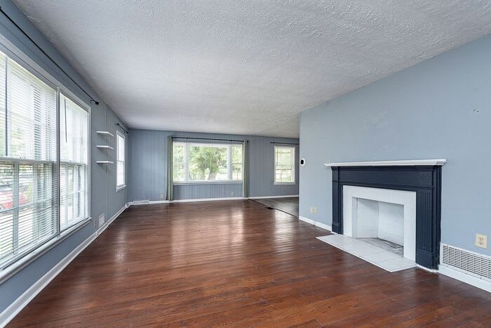 5875 North Keystone Avenue – photo 3
