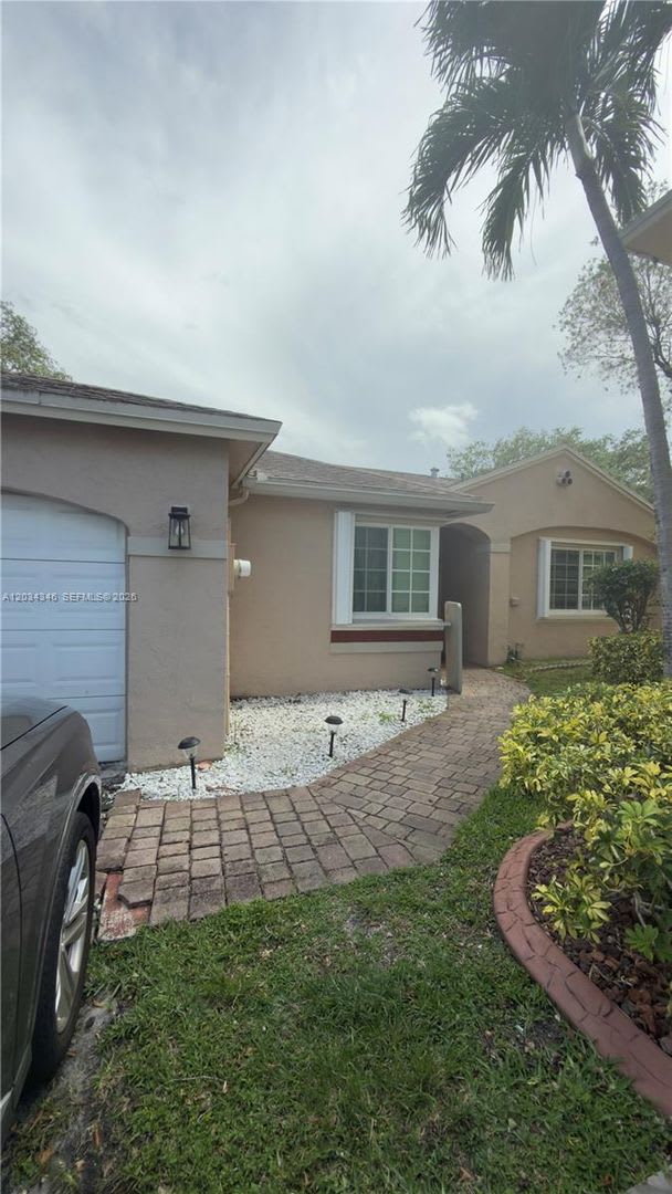 11727 NW 12TH ST #11727 PEMBROKE PINES, FL 33026 – photo 1