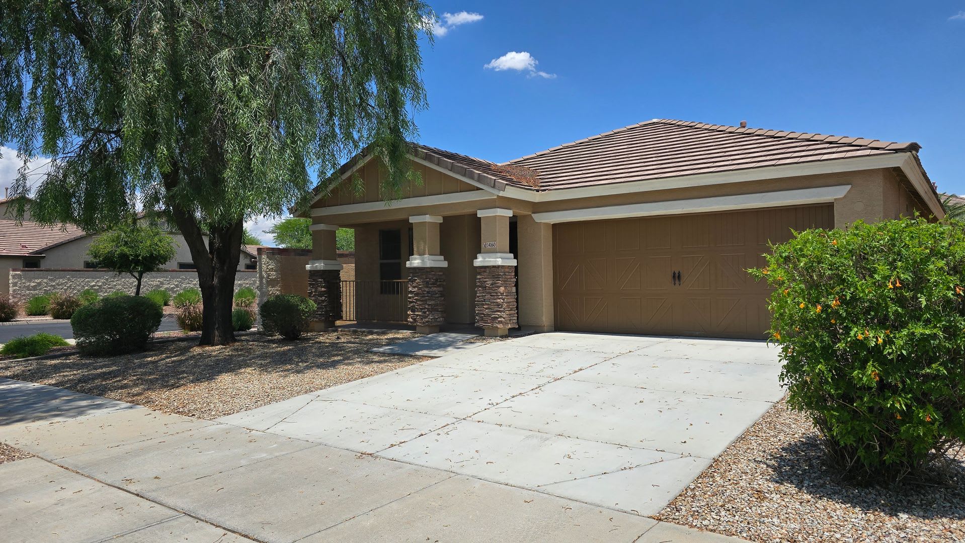 Excellent Corner Lot Home! Mostly tile flooring! – photo 2