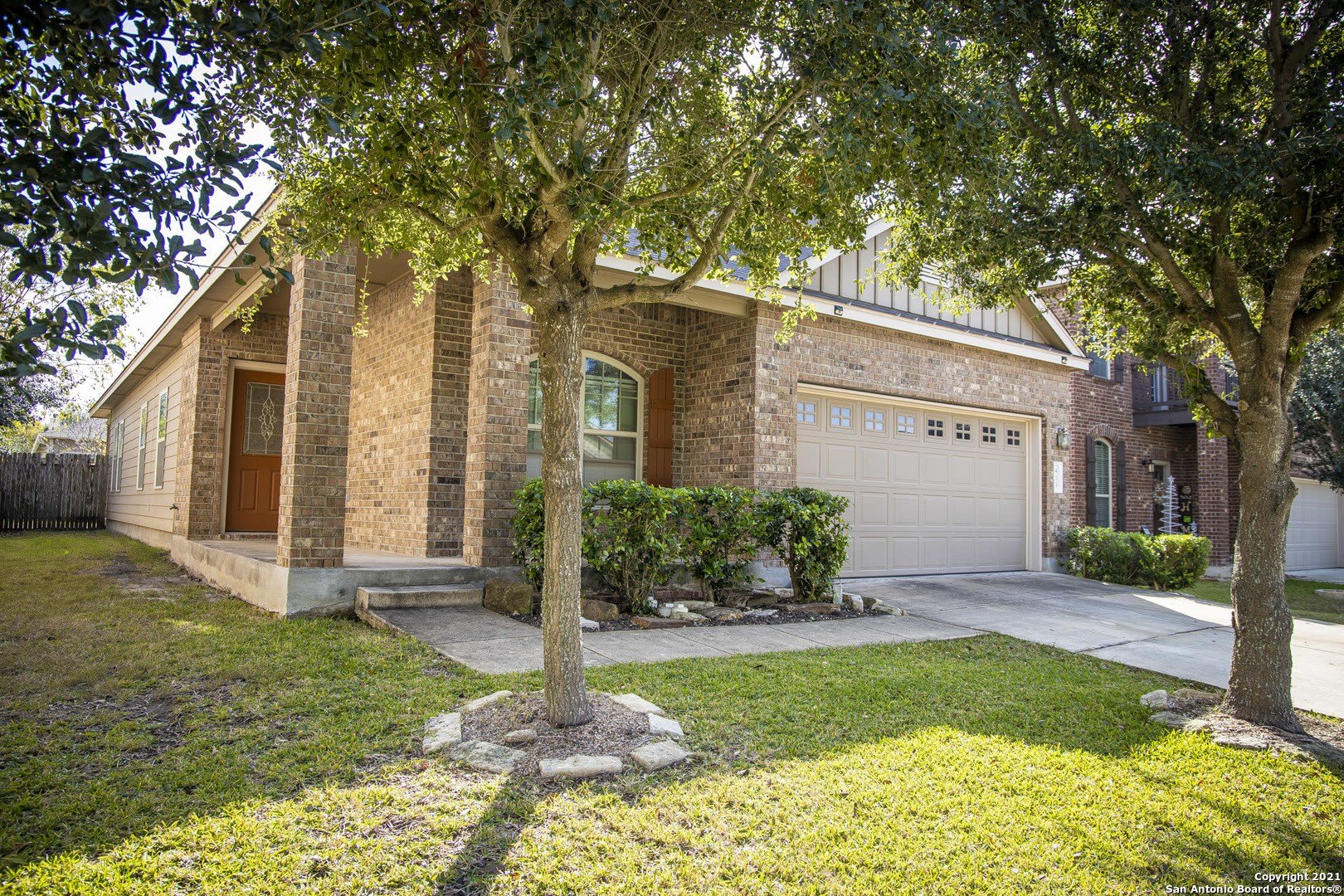 433 Stonebrook Dr – photo 2