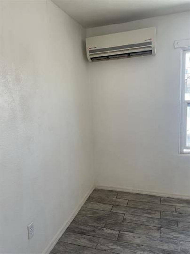 Minutes to U of A Duplex – photo 4