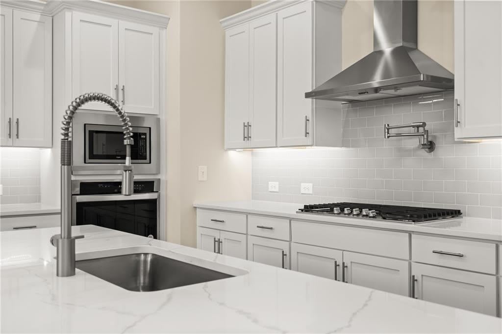136 Village Green Avenue – photo 2