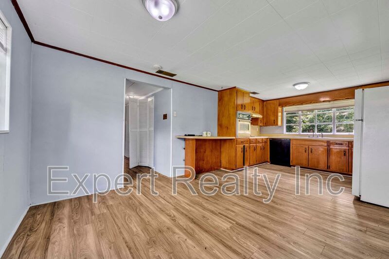 216 Meadowood Ave – photo 4