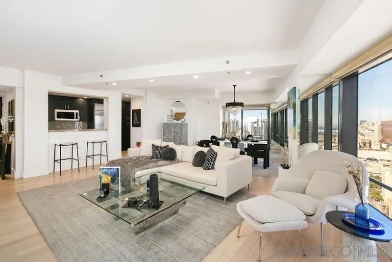200 Harbor Dr. – photo 3