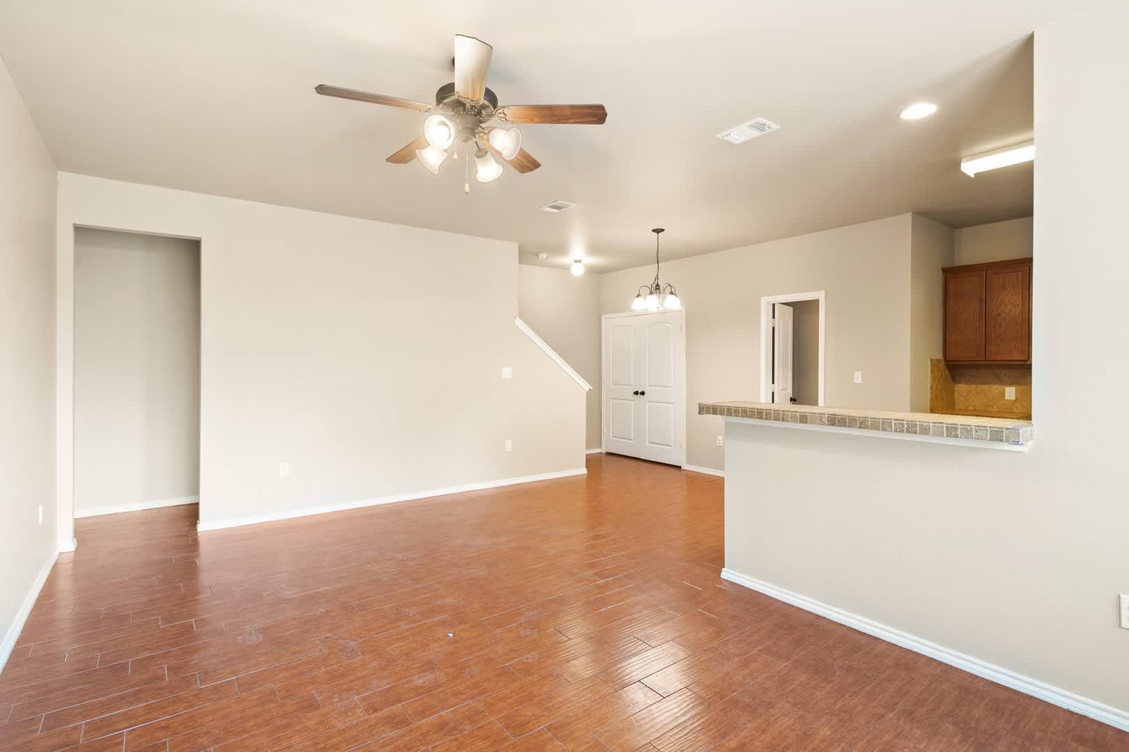 Available Now Beautiful 3 Bedroom Duplex Located In New Braunfels Texas – photo 3