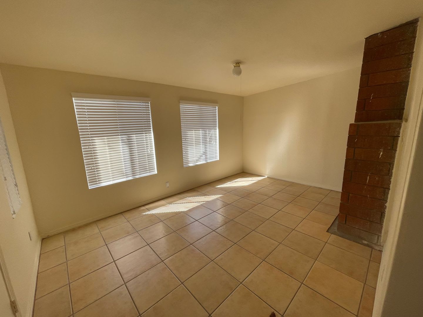 Hesperia-Refurbished- 3 Bedrooms, 2 Bathrooms + Den or Office, Large Property – photo 4