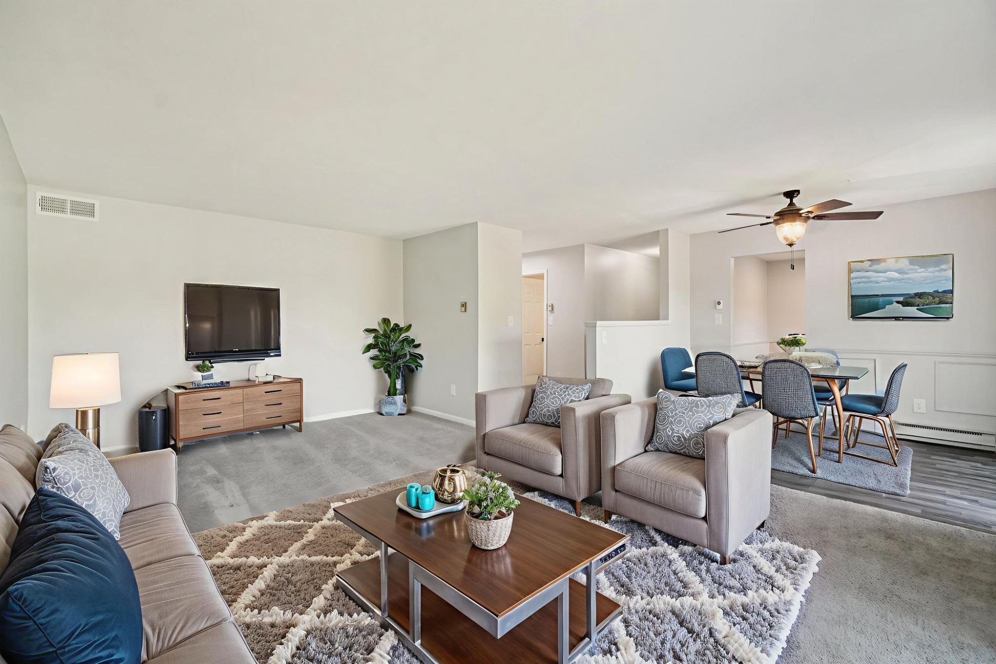 Independence Square Apartments – photo 2