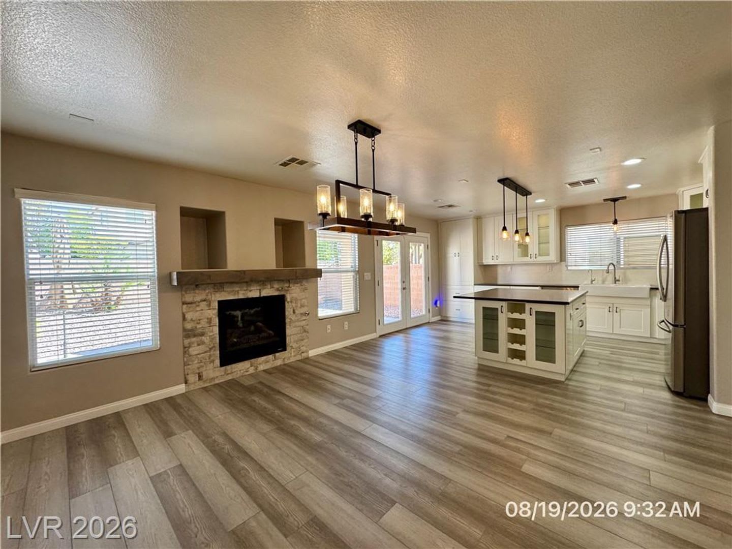 Spacious 4-Bedroom Home with Solar & Private Backyard – photo 5