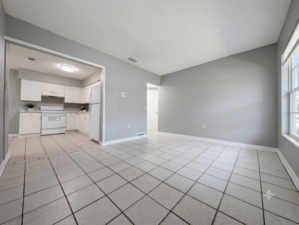 7704 N Taliaferro Ave – photo 3