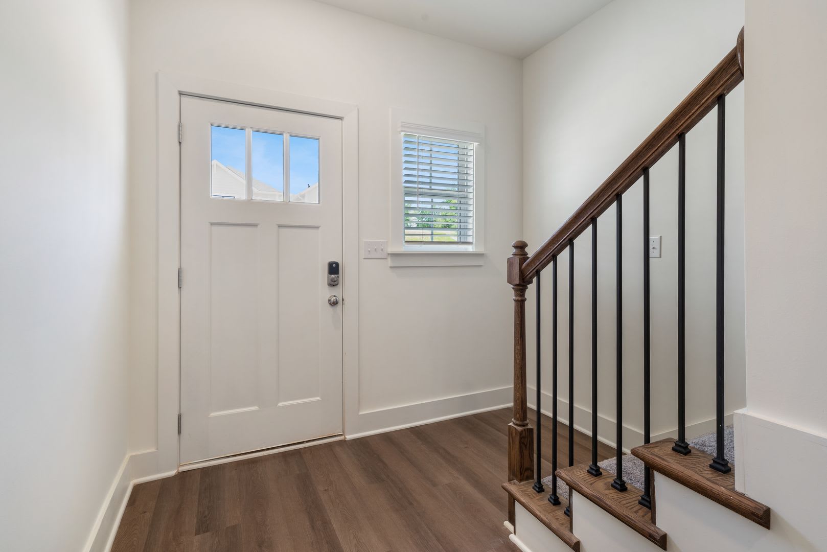 3 Bedroom With Fenced In Backyard – photo 2