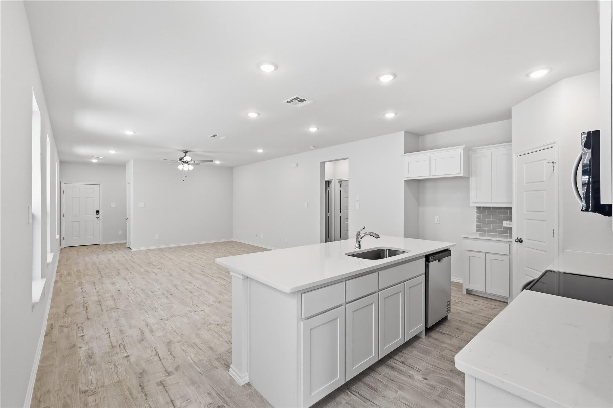 3311 Dahlia Drive – photo 2
